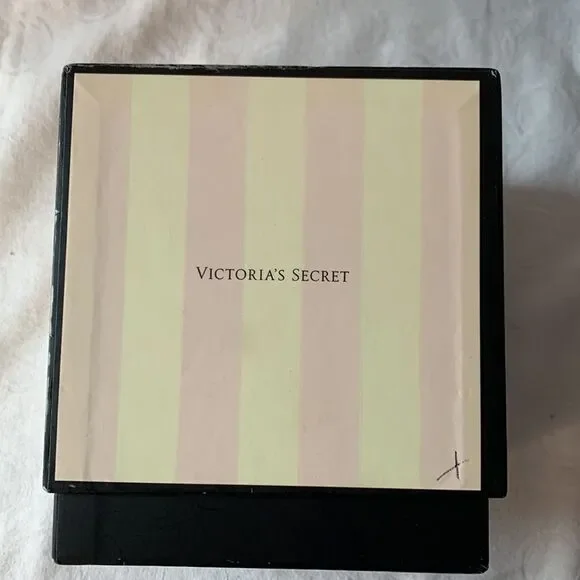 Victoria’s Secret Invisible Uplift Adhesive Cups Reusable - Picture 6 of 8